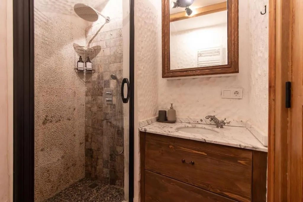 דירה איסטמבול Authentic 1Br W Private Patio In Hype Cihangir