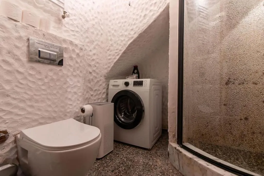 Authentic 1Br W Private Patio In Hype Cihangir Istanbul