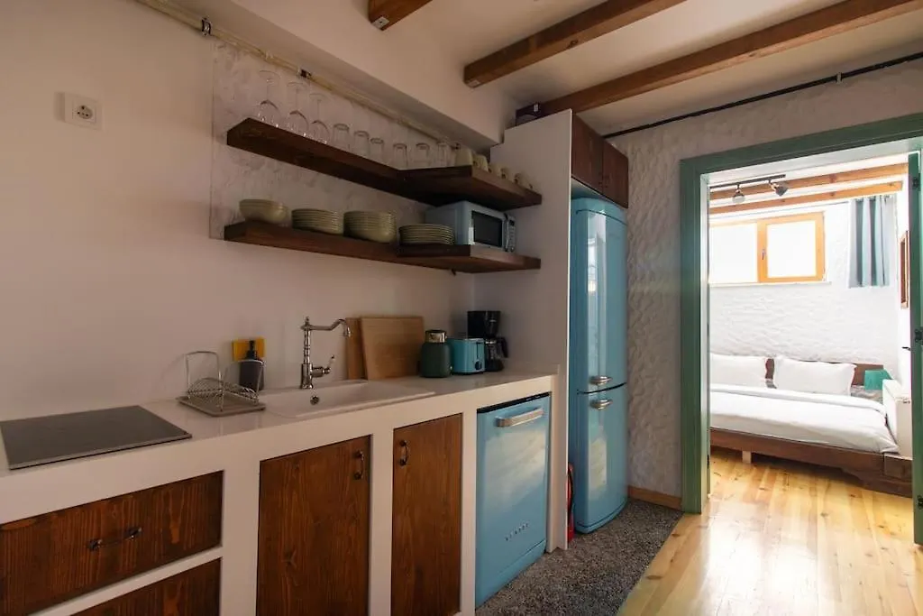 Authentic 1Br W Private Patio In Hype Cihangir Istanbul
