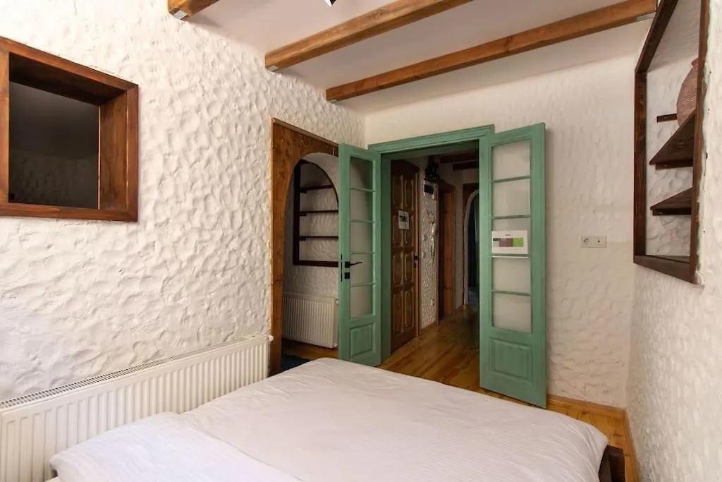 Authentic 1Br W Private Patio In Hype Cihangir Istanbul